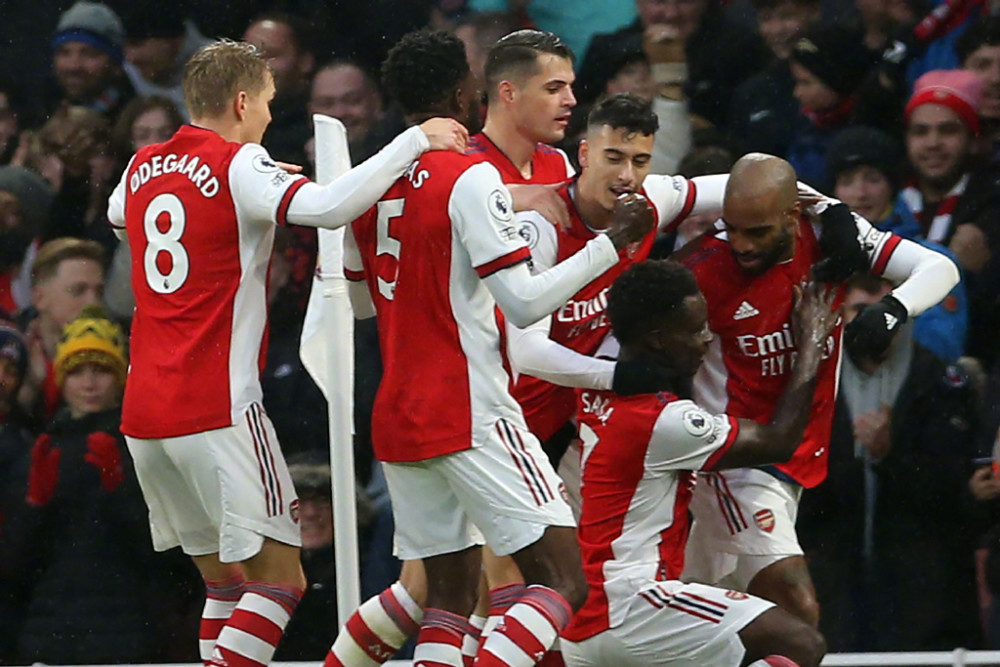 图片报：拜仁极端球迷团体故意燃放烟火以避开欧冠淘汰赛禁令（德媒《图片报》：拜仁极端球迷为规避欧冠淘汰赛禁令故意燃放烟火）