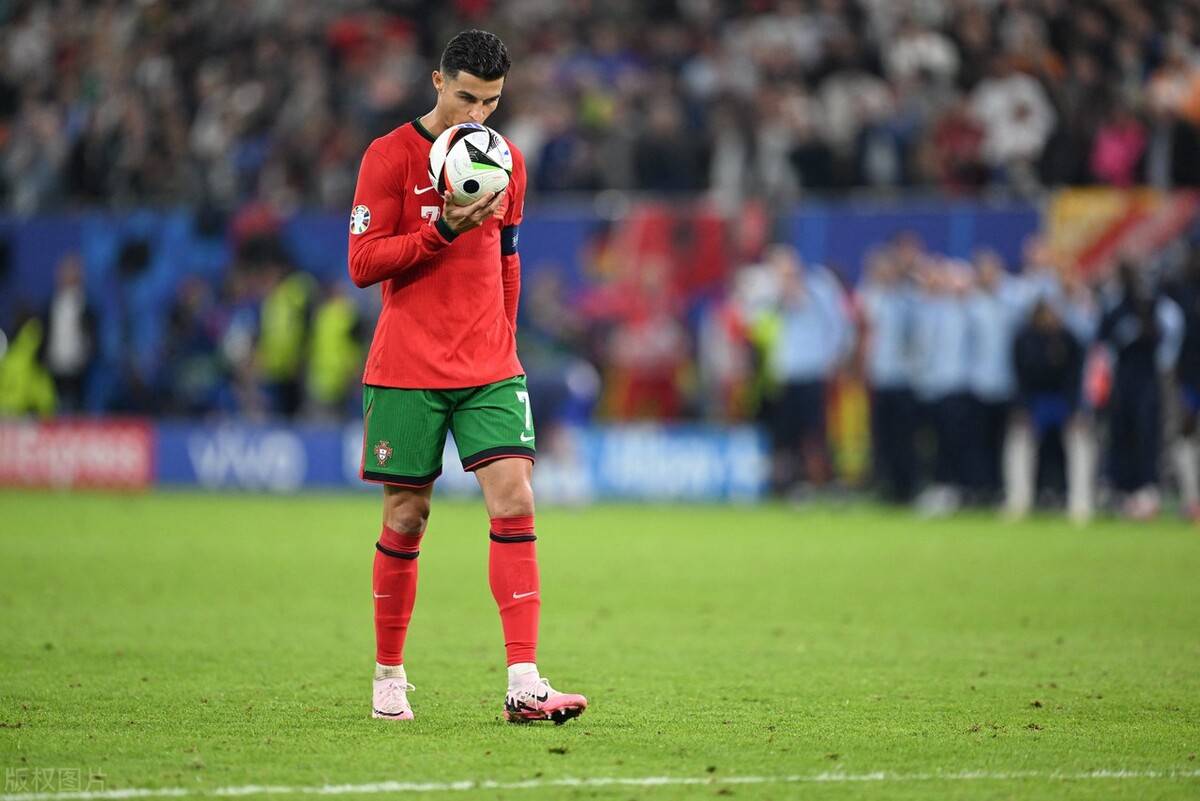 中国最孤独的奥运冠军，一人走过终点夺得冠军，却发现教练组弃她而去（中国奥运冠军的孤独瞬间：独自冲线夺金，回头不见教练组）