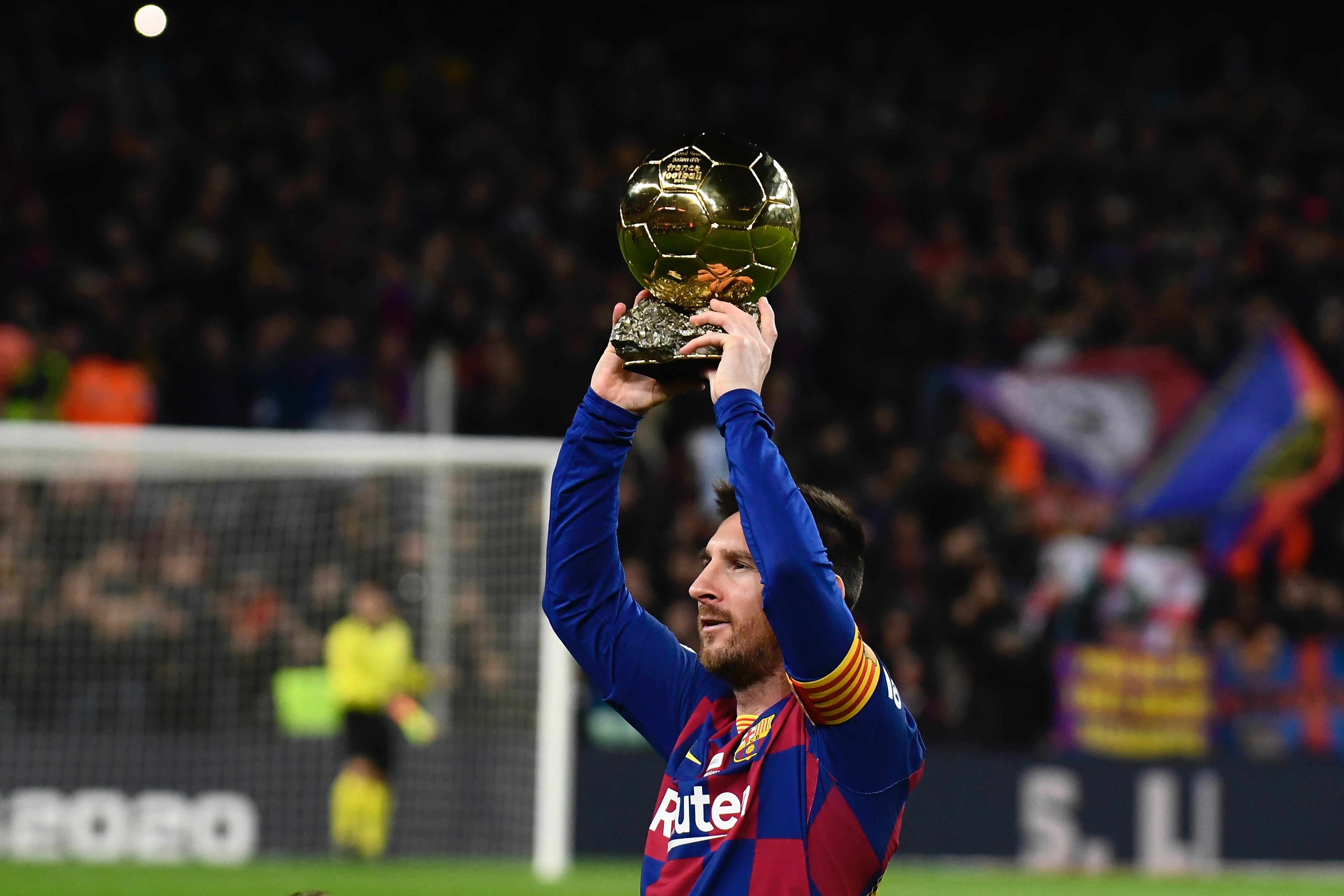 记者：利雅得新月希望签下萨拉赫，美职联的圣地亚哥也有意（报道：利雅得新月有意引进萨拉赫，MLS圣地亚哥同样感兴趣）