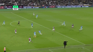 热议中超争冠：争冠悬念基本不在；申花没朋友拿不了冠军（中超夺冠话题升温：冠军归属已无悬念，申花孤立难问鼎）