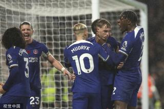 这队今天的状态像喝了能量药水（这队今天状态拉满，像按下了加速键）