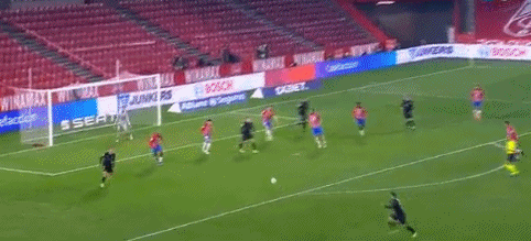 罗马诺：斯洛特在队内的权威不降反升，他需要萨拉赫主动道歉（罗马诺：斯洛特队内威信不降反升，正要求萨拉赫主动致歉）