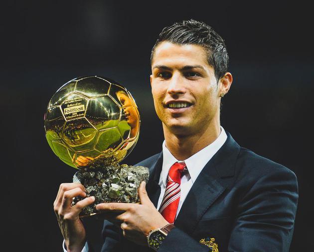 海纳：没注意到针对赫内斯的横幅；拜仁的章程比50+1严格（海纳称未注意反赫内斯横幅：拜仁章程严于50+1）